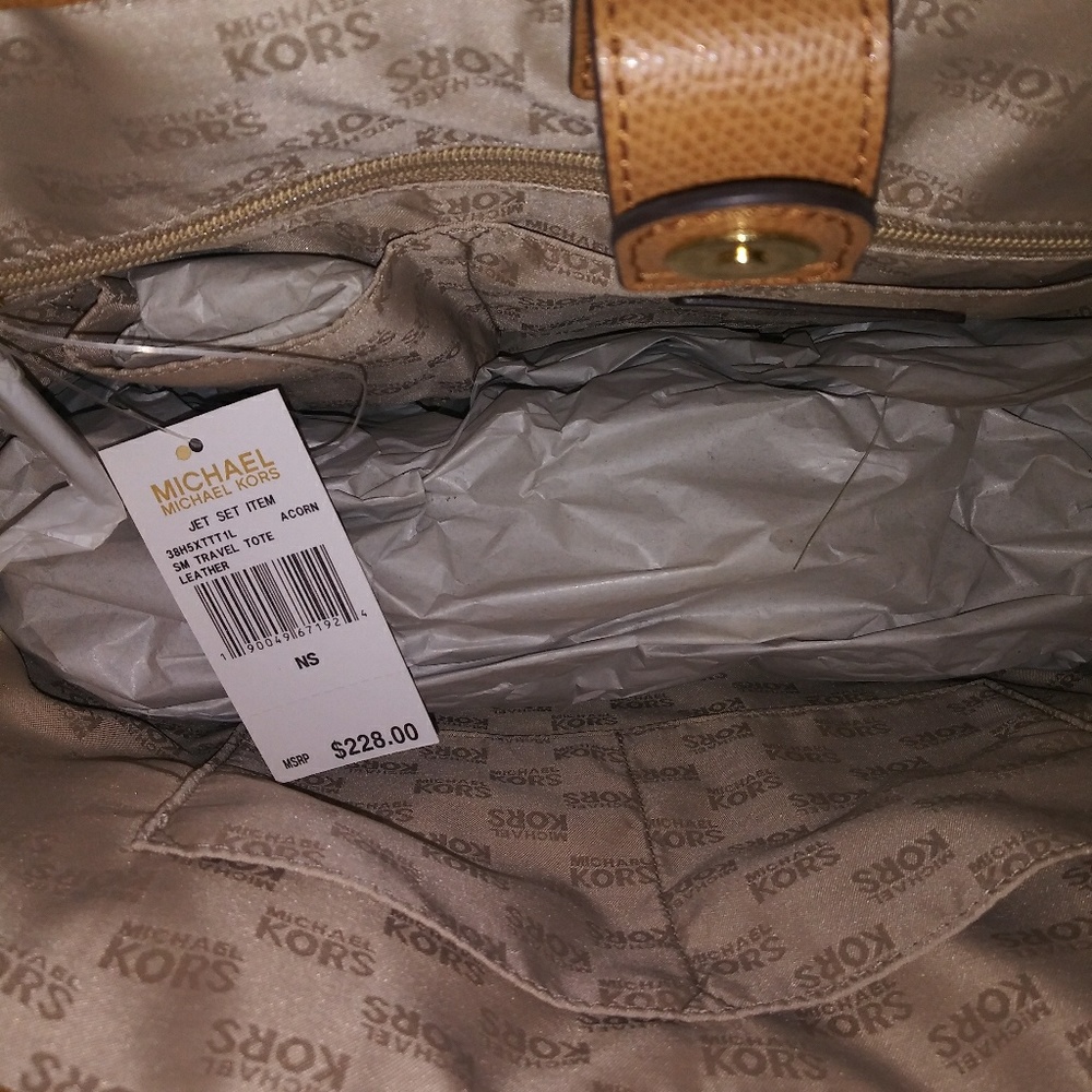 MK Jet Set travel tote - Picture 3 of 5
